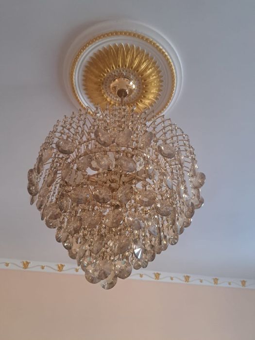 Продам люстру в отличном состоянии