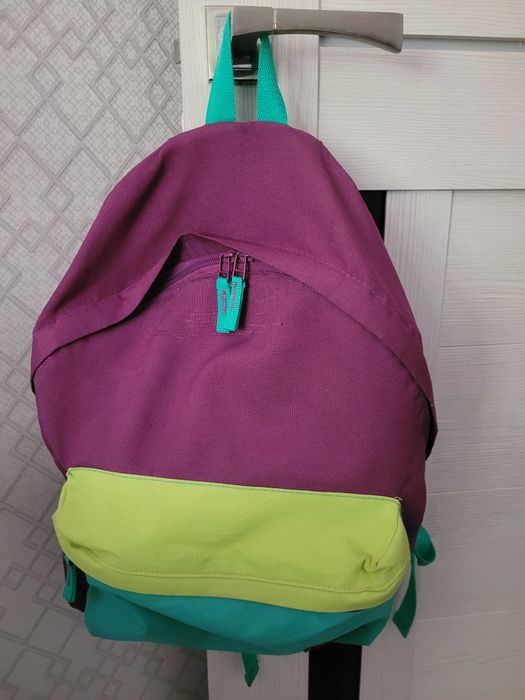 Продам рюкзак 800 тг