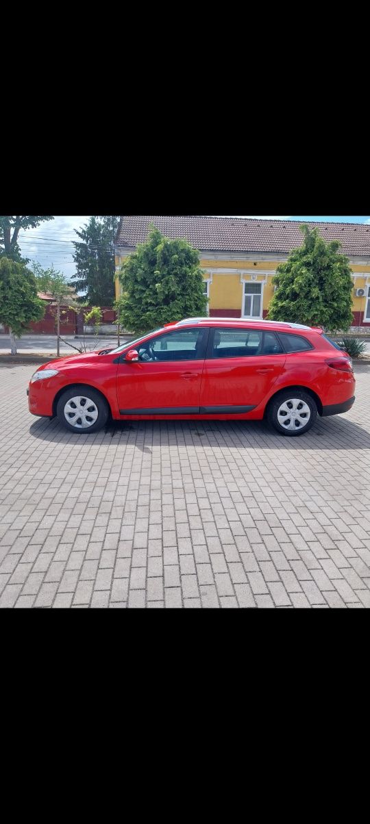 Vând RENAULT MEGAN 1,5 Motorină Euro 5 An 2010 luna 10