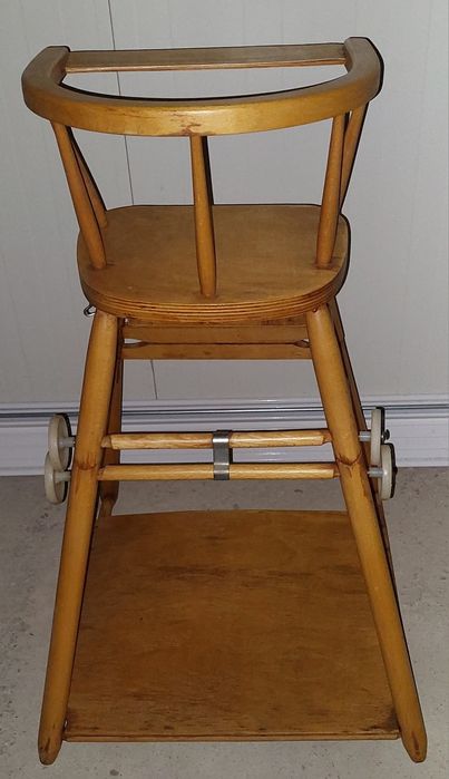 Столче за хранене/столче-масичка на колеца,180лв