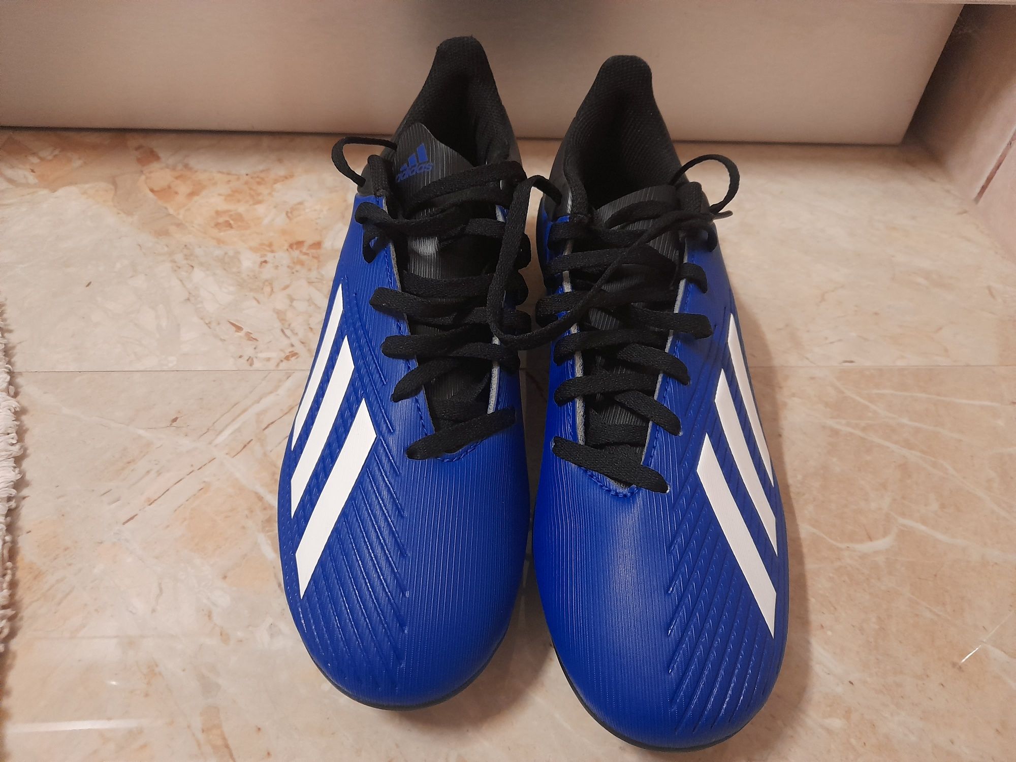 Adidasi sport de vanzare