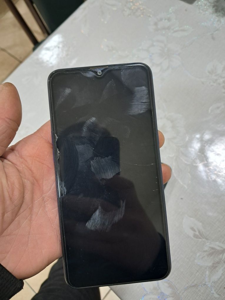 Samsung A10S Yili 2019 narxi 400 ming kelishamz, karobka, 2 ta chixol