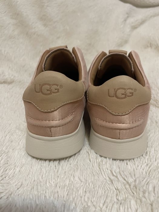 Adidasi UGG roz pudra