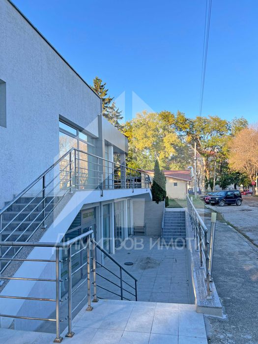 Продава двуетажен търговски обект - магазин в гр. Нови пазар.