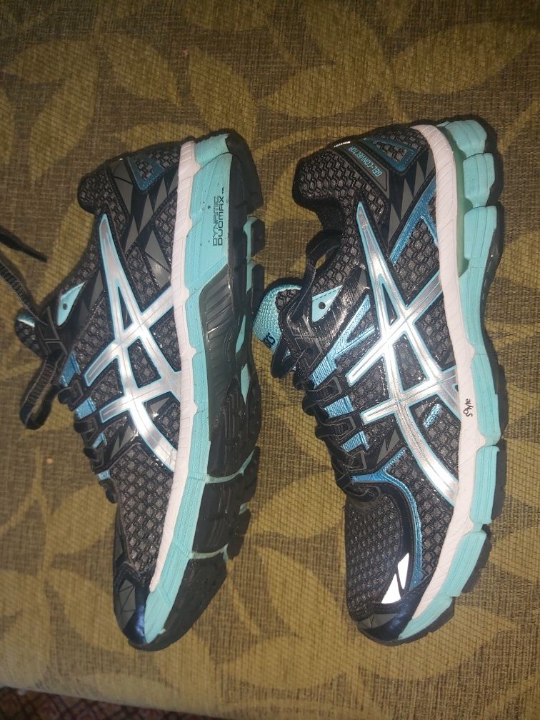 Дамски маратонки Asics и Altra