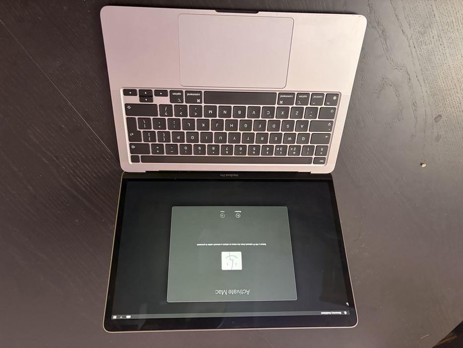 MacBook Pro 2021 , M1 , 8Gb ram , 500 Gb ,13”