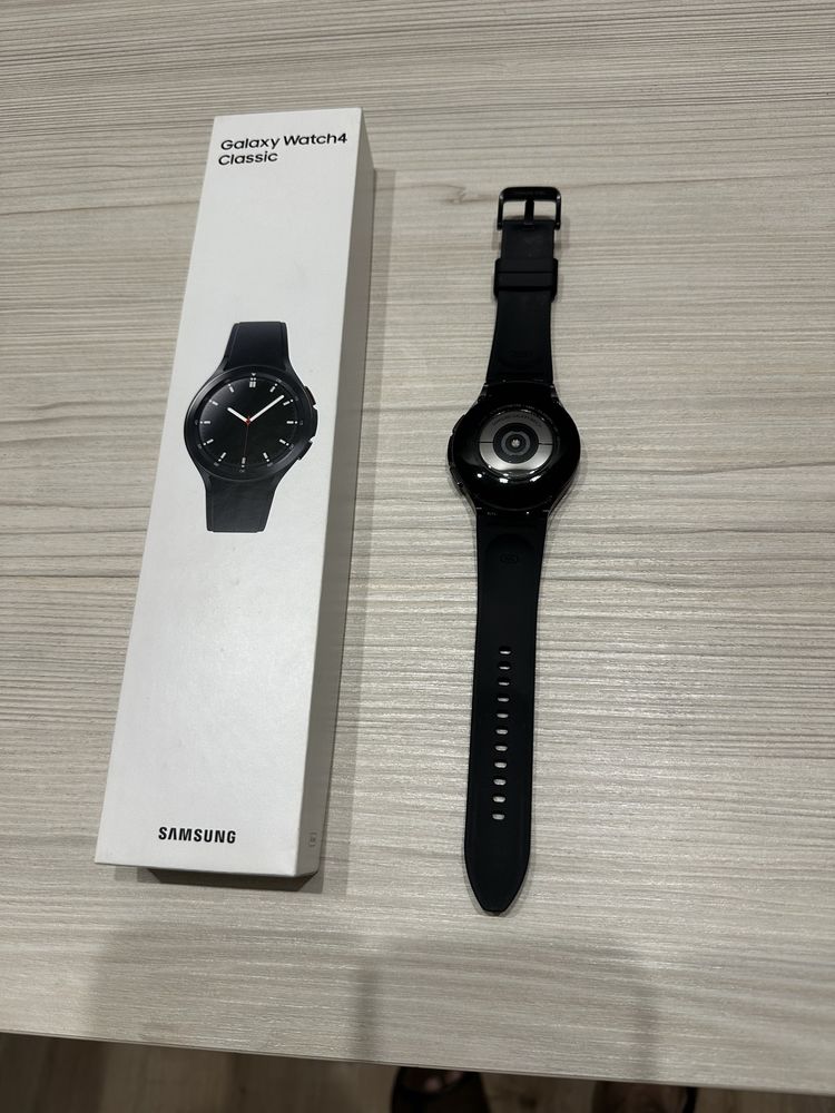 Смарт-часы Samsung Galaxy Watch 4  Classic