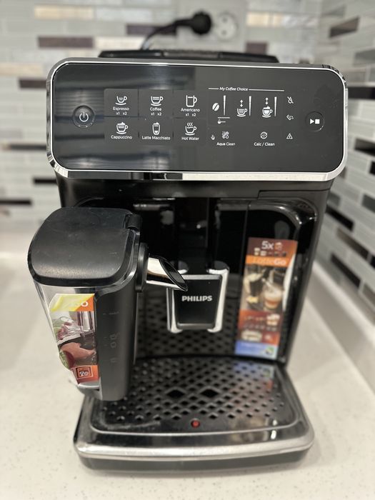 Кафеавтомат Philips LatteGo EP3241/50