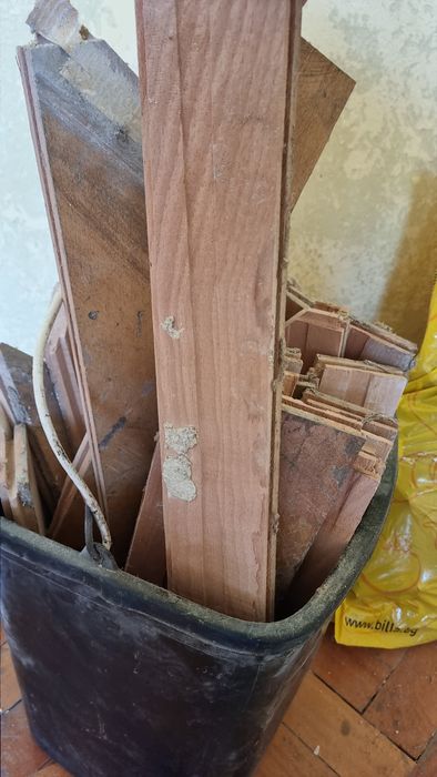 Продавам демонтиран паркет