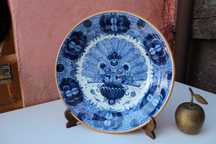Farfurie portelan de colectie Royal Delft, Olanda, Coada de Paun, 1958