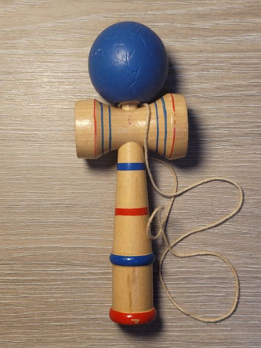 Kendama, mica, ata lunga