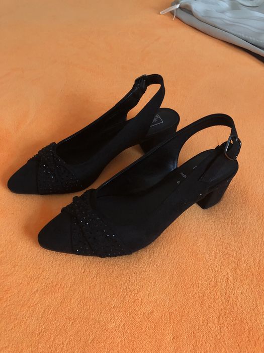 Pantofi decupati marimea 37