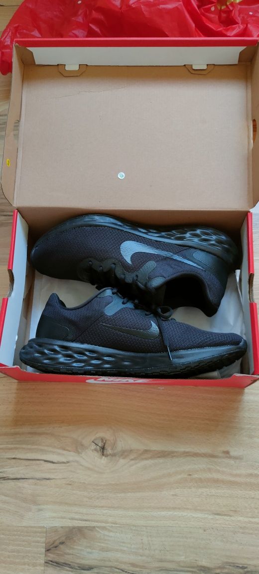 NIKE Обувки Revolutioon 6 NN