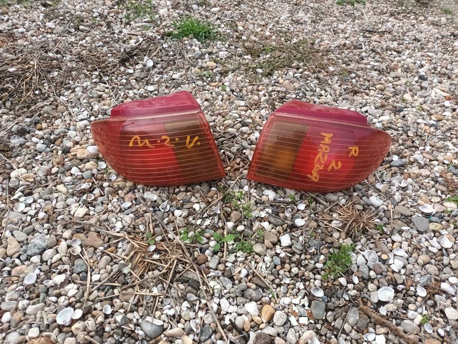 ляв и десен външен стоп за мазда 2 03- 07 MAZDA 2