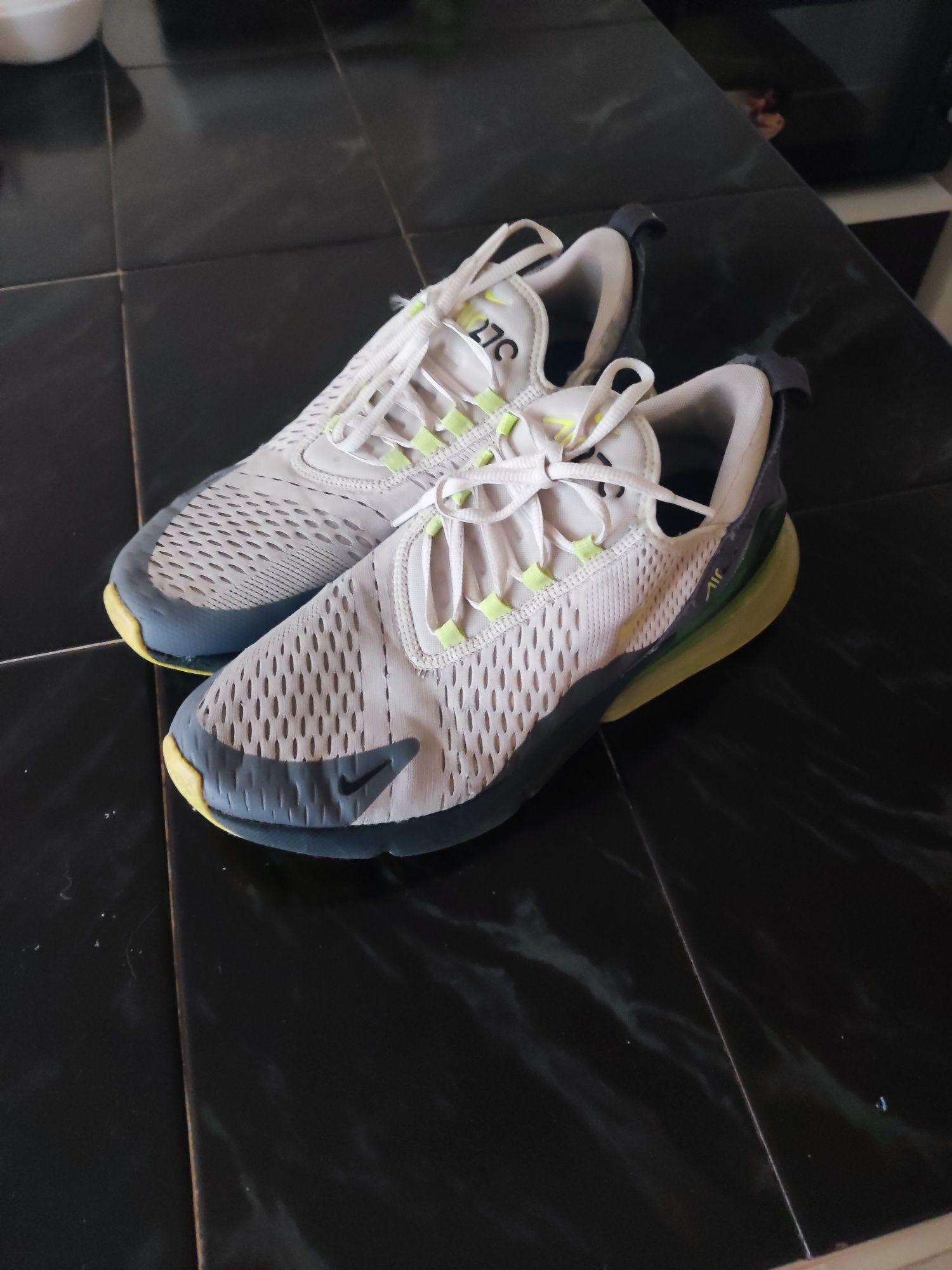 Маратонки Nike air max 270