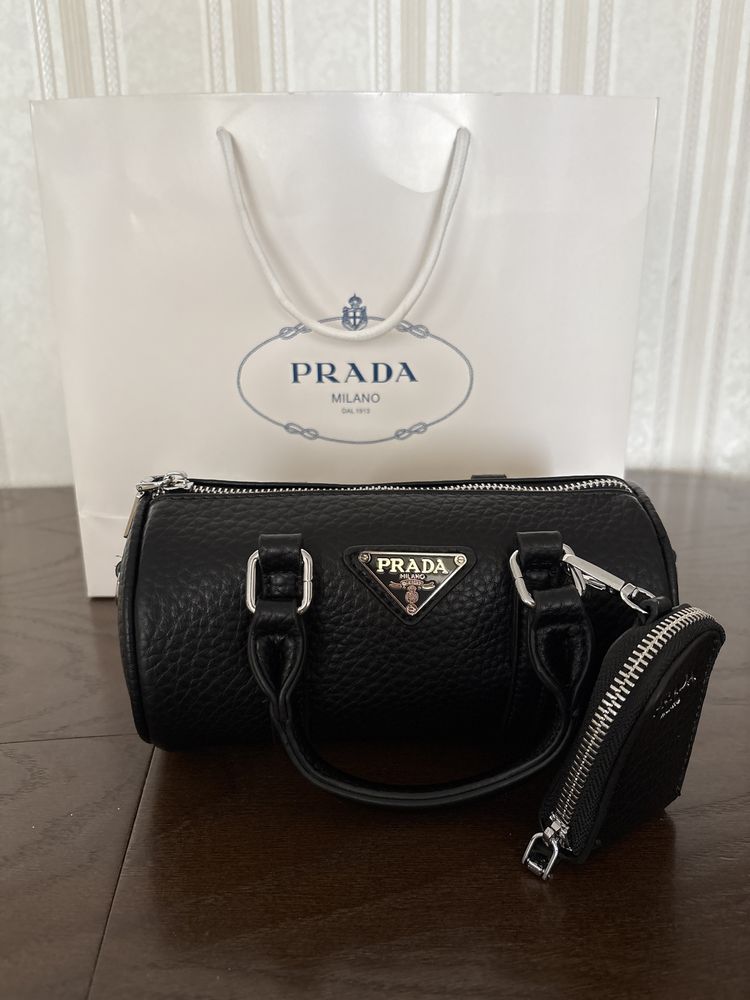 Продам сумку Prada