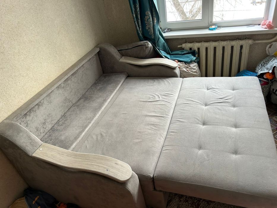 Продам диван в отличном состояний