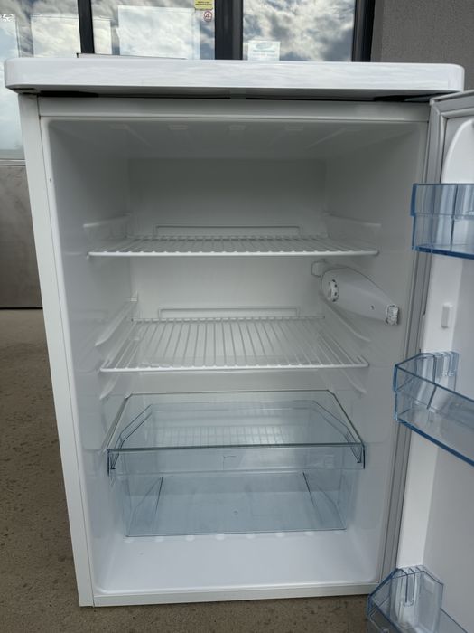 Малък хладилник AEG