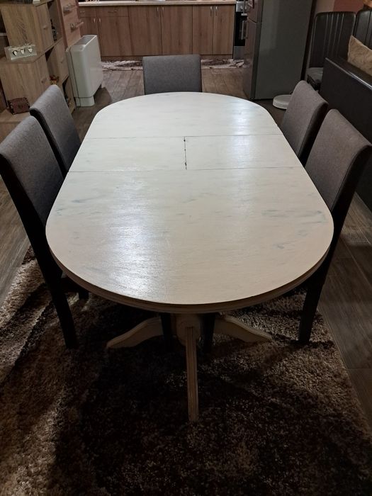 Маса със столове