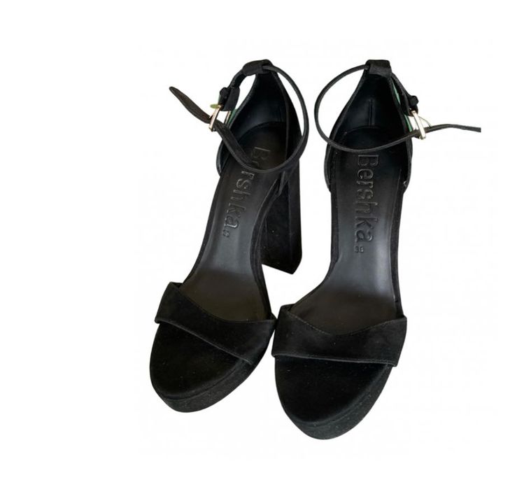 Черни сандали на ток