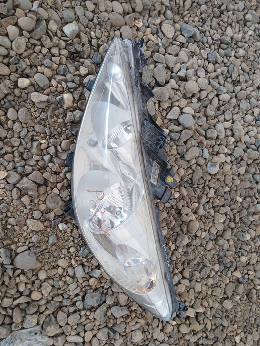 Far Faruri Peugeot 207 din 2008