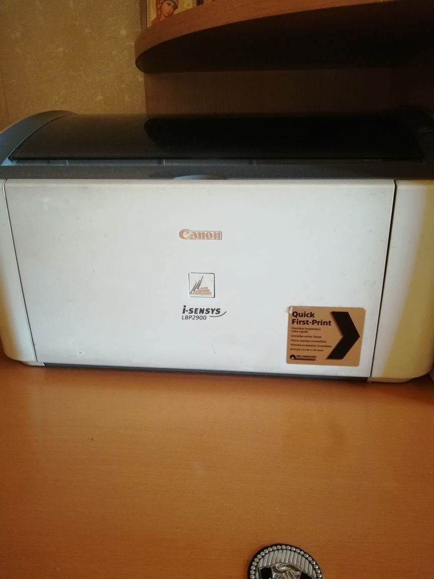 Принтер фирмы Canon.