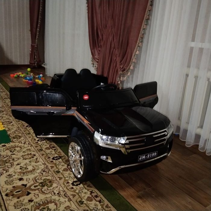 Детская машина черная