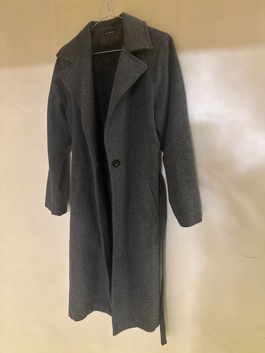 Дамско сиво палто с колан и копче