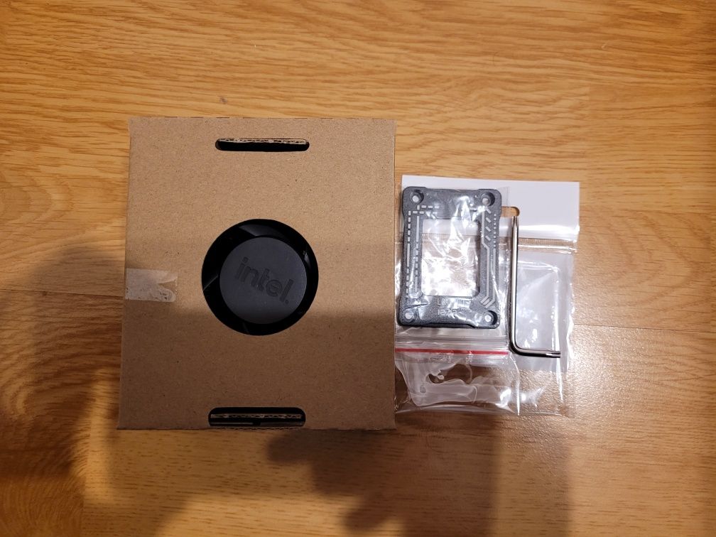 Kit Cooler Intel Laminar RM1 LGA1700 BOX și Contact Frame LGA1700 NOI