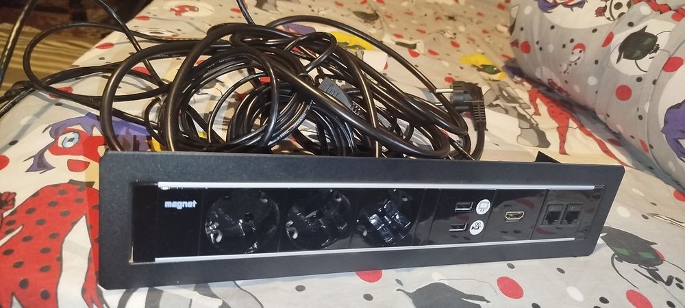 Priză de panou multiplă Magnat