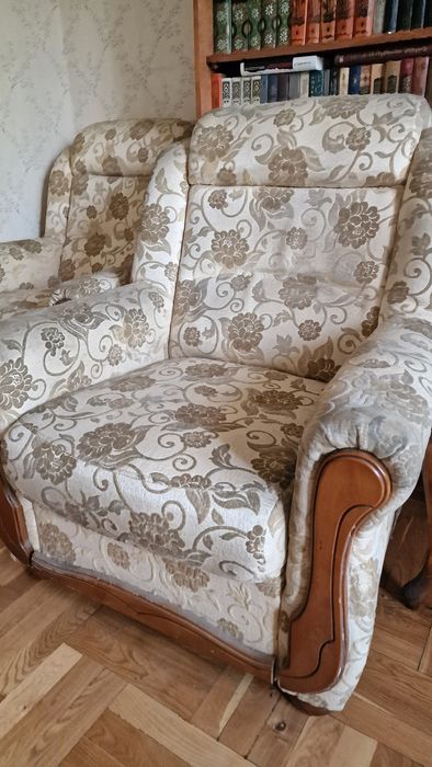 Продам диван и 2 кресла