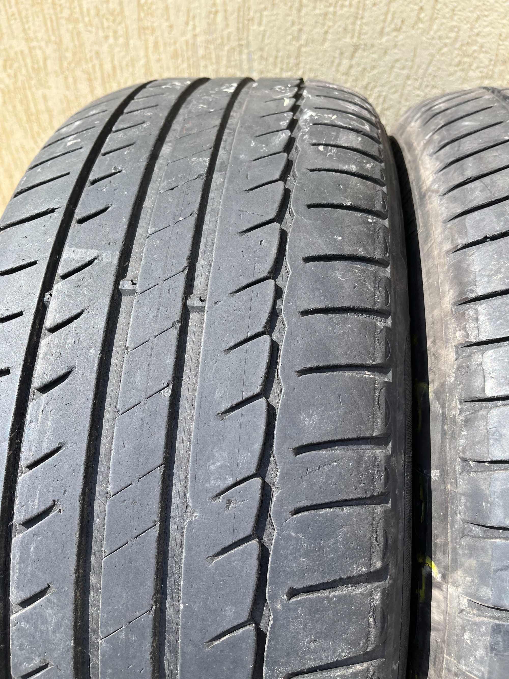 2 бр. летни гуми 215/55/17 Michelin DOT 4015 3,5-4 mm