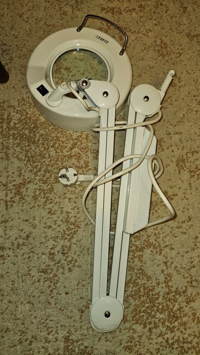 Vand lampa cosmetica cu lupa