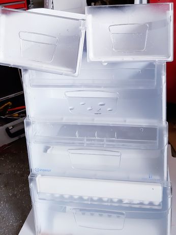 Sertare / rafturi combina frigorifica frigider Indesit nou! Impecabile