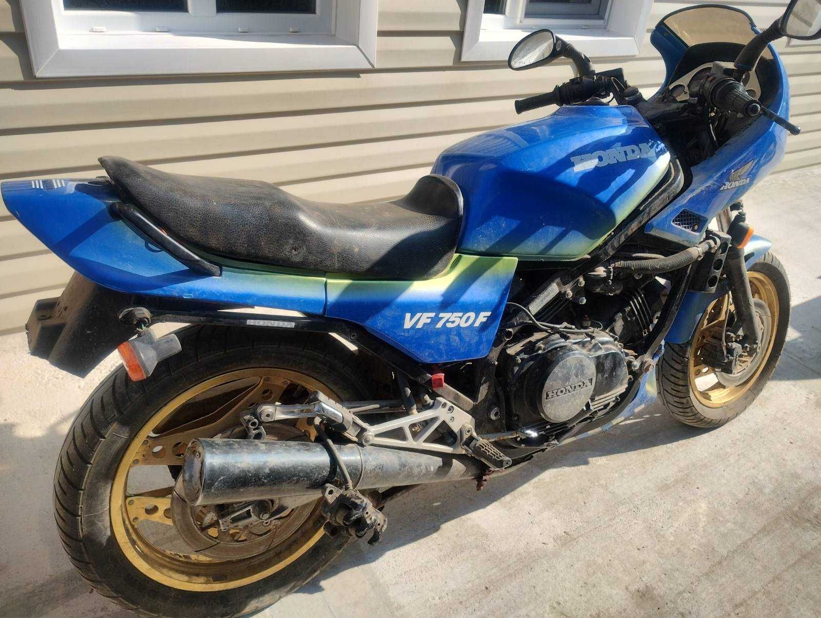 Honda VF 750 F на части