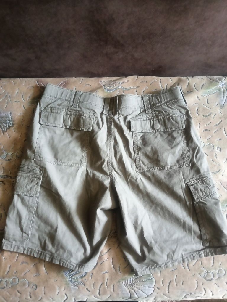 Продам шорты 38 размер