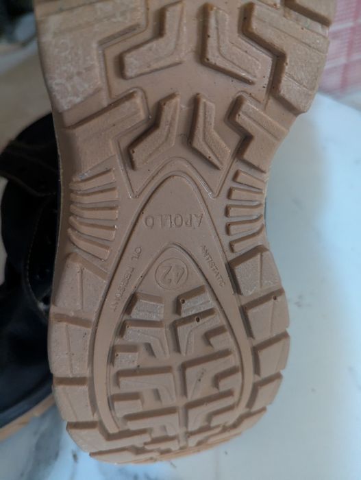 Продам спец обуви