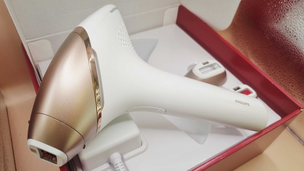 Фотоепилатор IPL Philips Lumea Series 9900 нов с гаранция!