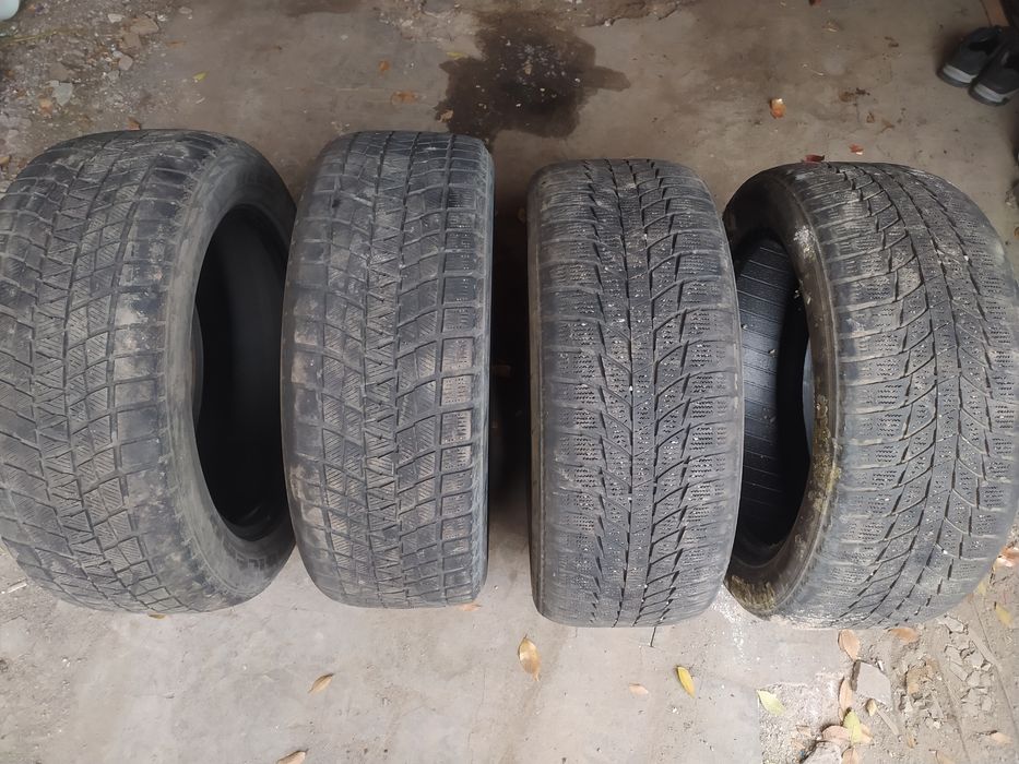 Продам комплект зимних шин