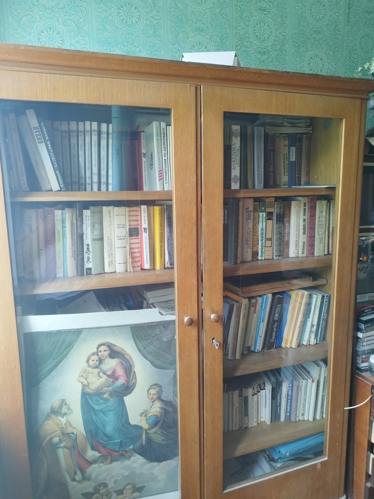 шифонер продается , кровать, диван