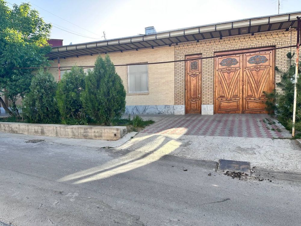 Продаётся дом в центре города