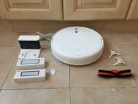 Xiaomi Mi Robot Vacuum Mop Прахосмукачка робот с резервни аксесоари