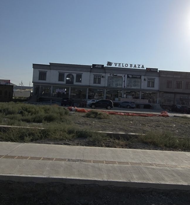 3 qavatli savdo markazi. G'ijduvon markazi Yu.Hamadoniy ko'chasi