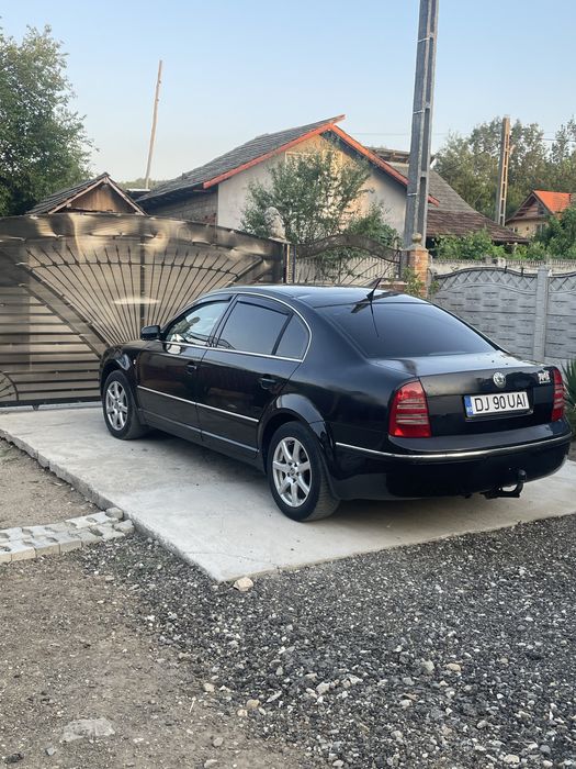 Vand skoda superb anul 2006 motor 1,9 TDI acte valabile