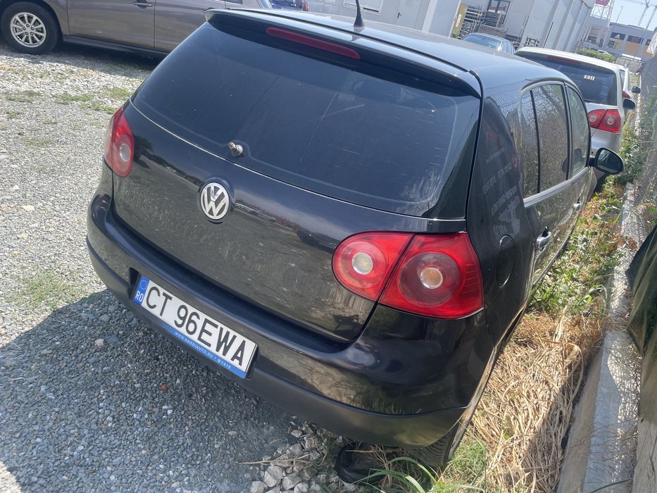 Vand 2 golf 5 la pachet•2500 pret fix!
