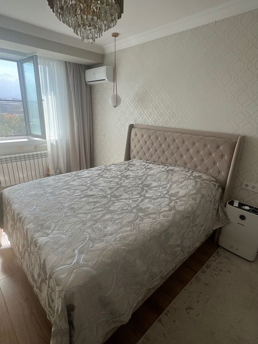 Двуспальная кровать ! С матрасом и подъёмным механизмом