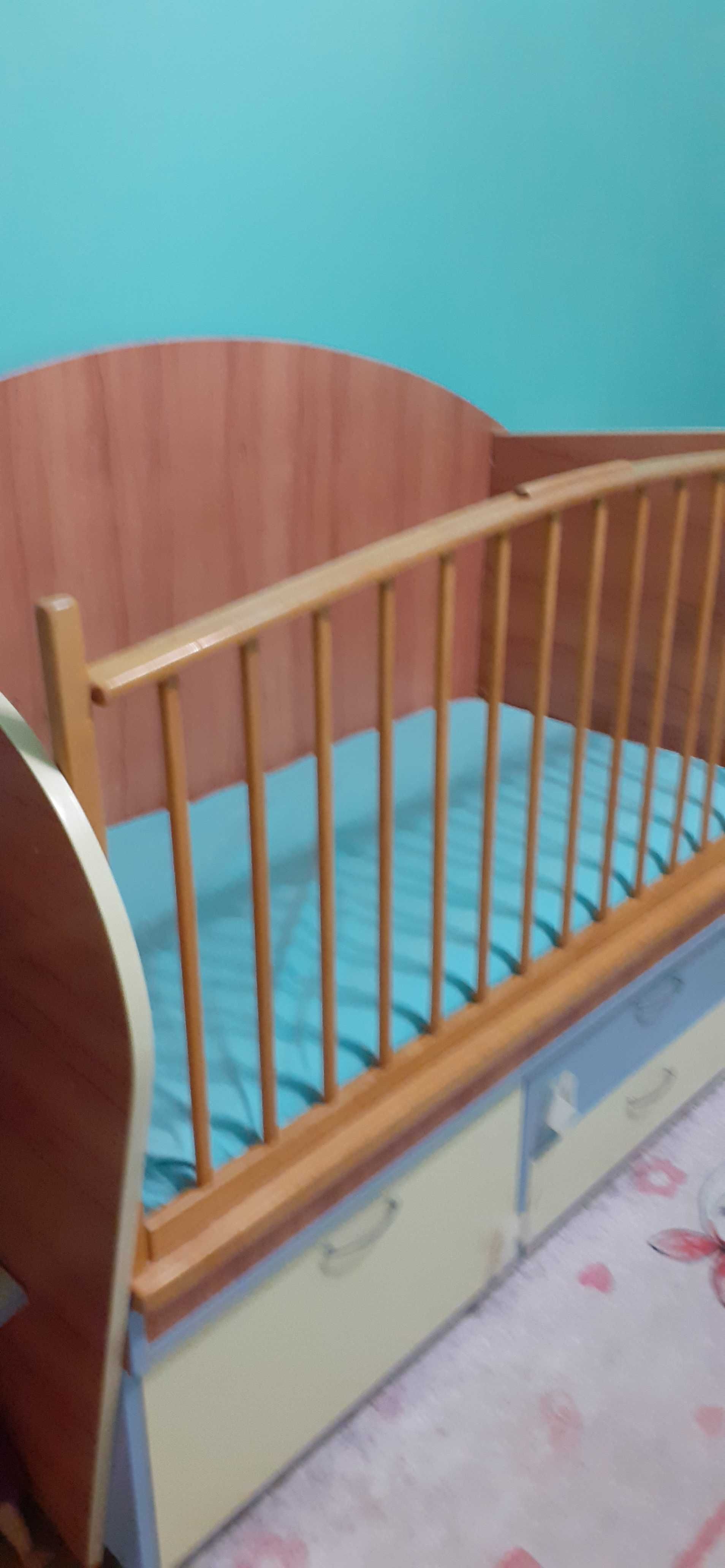 Дървено бебешко легло/ кошара с матрак 120/60 см, много удобно
