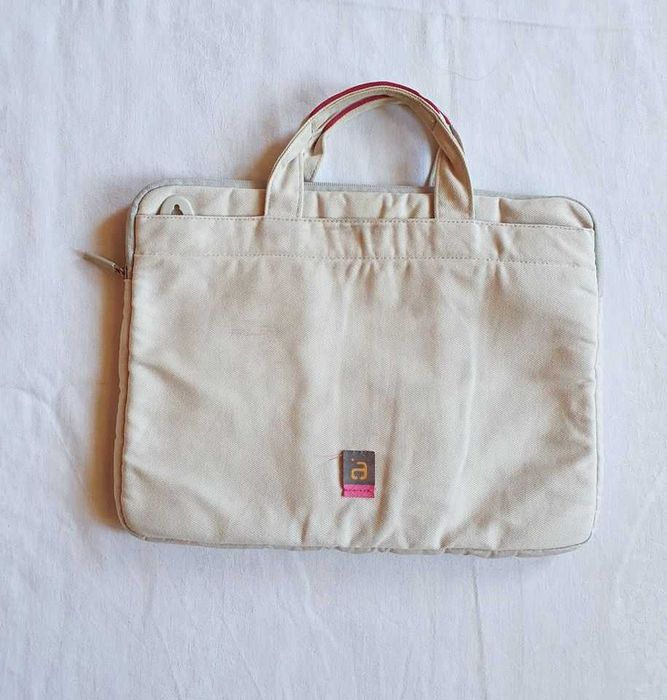 Geanta pentru Laptop cu 3 compartimente alb-lila