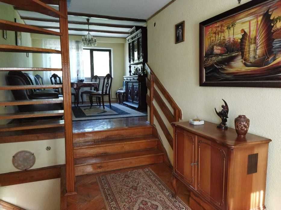 Schimb sau vând  apartament in vila C-lung cu mansarda Sect 1