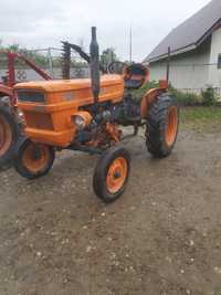 Tractor Fiat 300 cu cositoare.